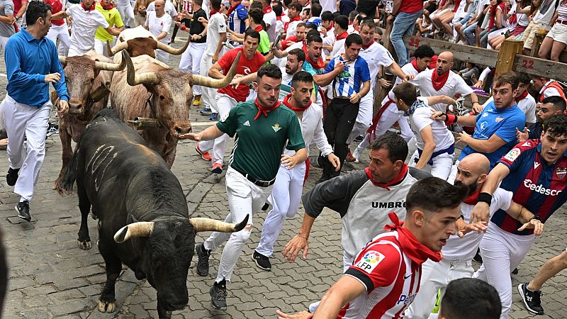 Las Mañanas de RNE - Quinto encierro de los Sanfermines 2023 - Escuchar ahora