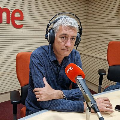 Las Mañanas de RNE - Oskar Matute (EH-Bildu): \"Ni por activa ni por pasiva vamos a permitir que la ultraderecha llegue al poder\" - Escuchar ahora