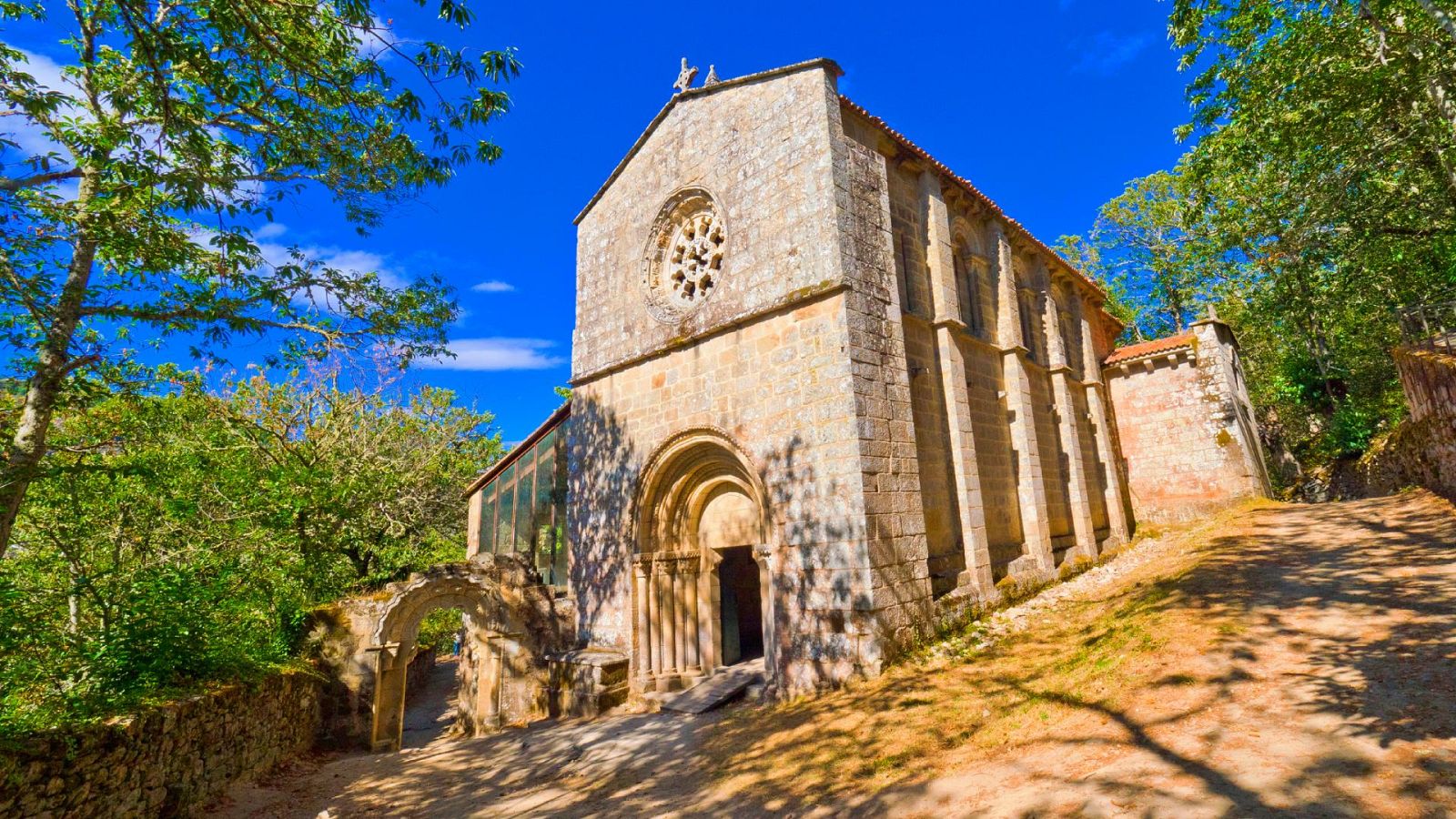 Caminantes - Hacia el monasterio de Santa Cristina de Ribas de Sil - 12/07/23