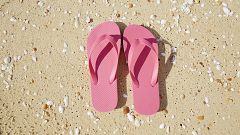 El gallo que no cesa - Ropas y ropajes: Chanclas, chancletas o sandalias de dedo