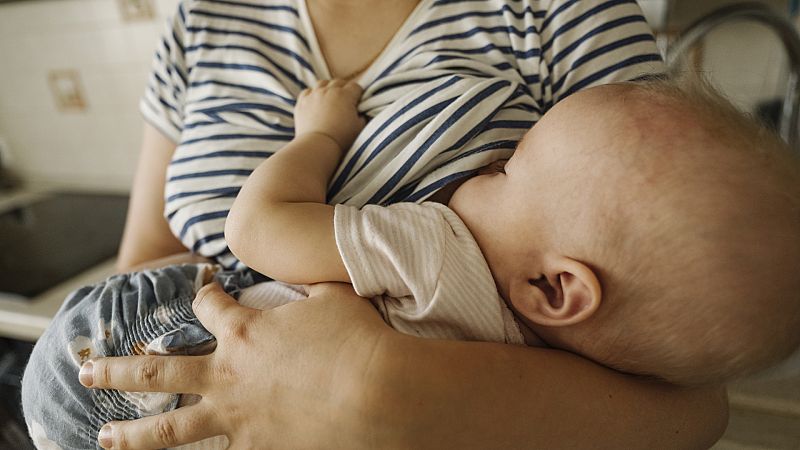 Vida Sana con Julio Basulto - La lactancia materna ayuda a prevenir la obesidad - escuchar ahora