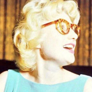 Alguien debería prohibir los domingos por la tarde