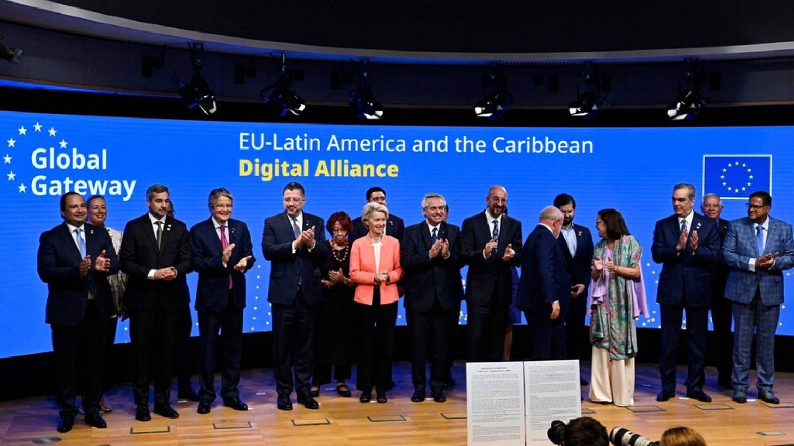 Cinco continentes - Comienza la cumbre Unión Europea - CELAC - Escuchar ahora