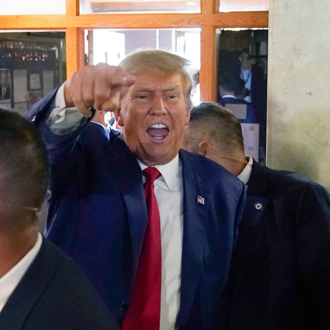 Crónica internacional - Trump sugiere que el Congreso debe juzgar a Biden  - Escuchar ahora 