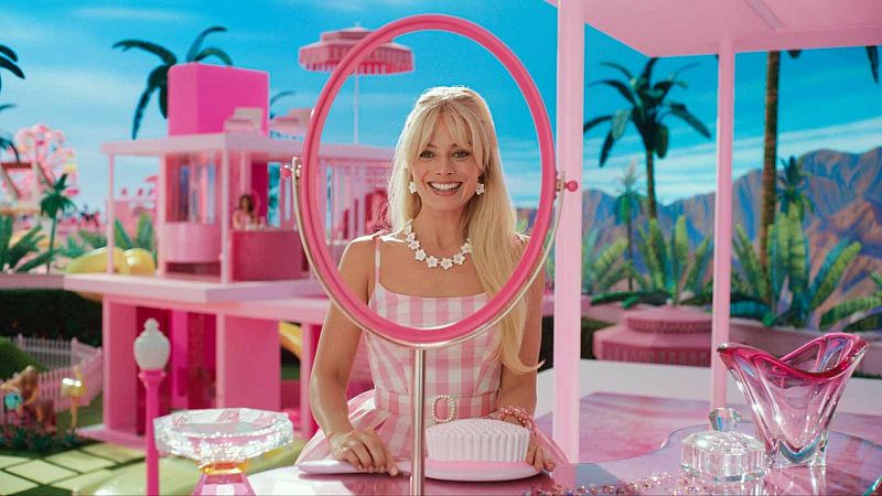 El ojo crítico - El estreno de 'Barbie' tiñe de rosa al cine - Escuchar ahora