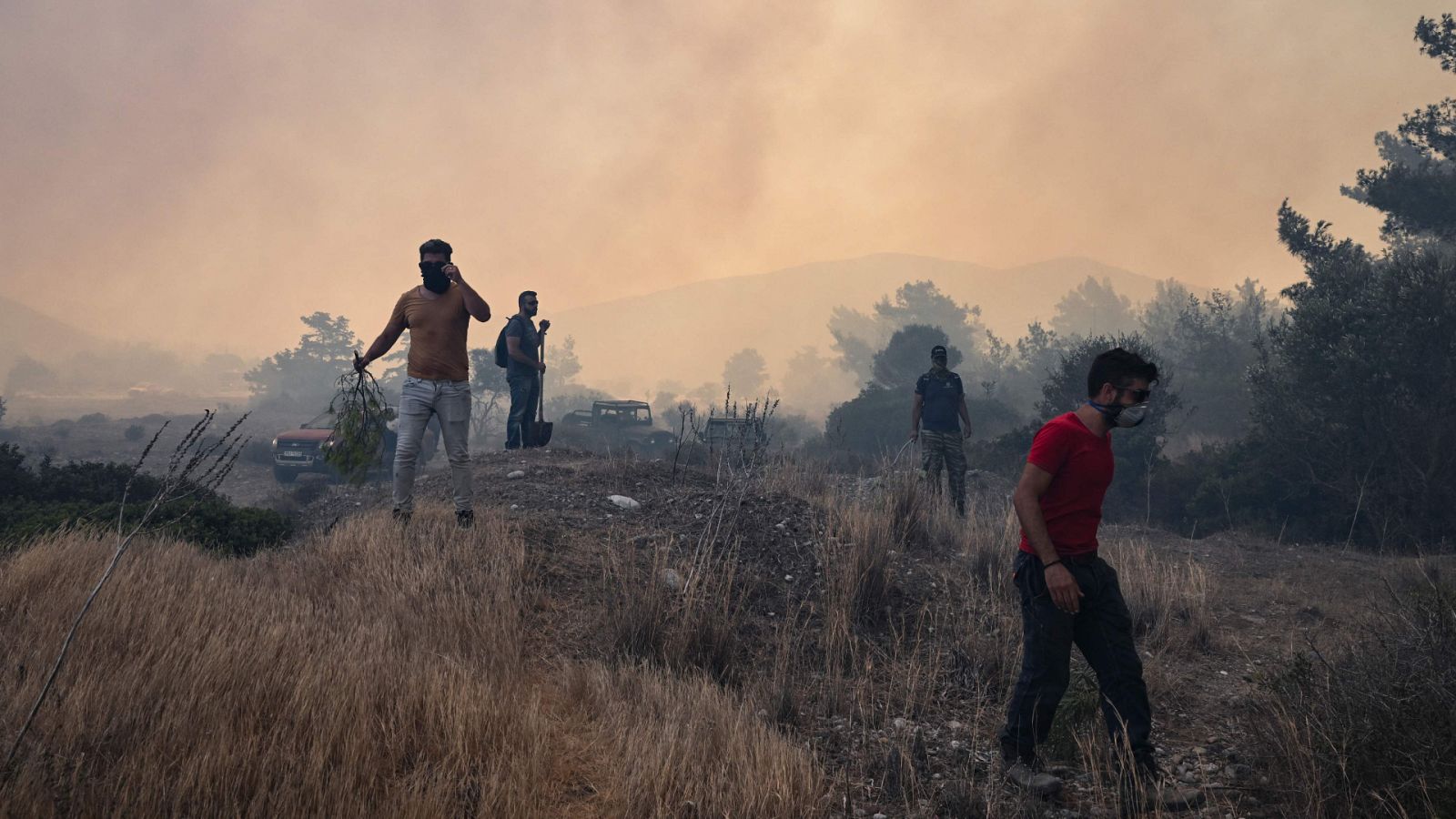 Cinco Continentes - El fuego devora las islas griegas y asedia Palermo - Escuchar ahora