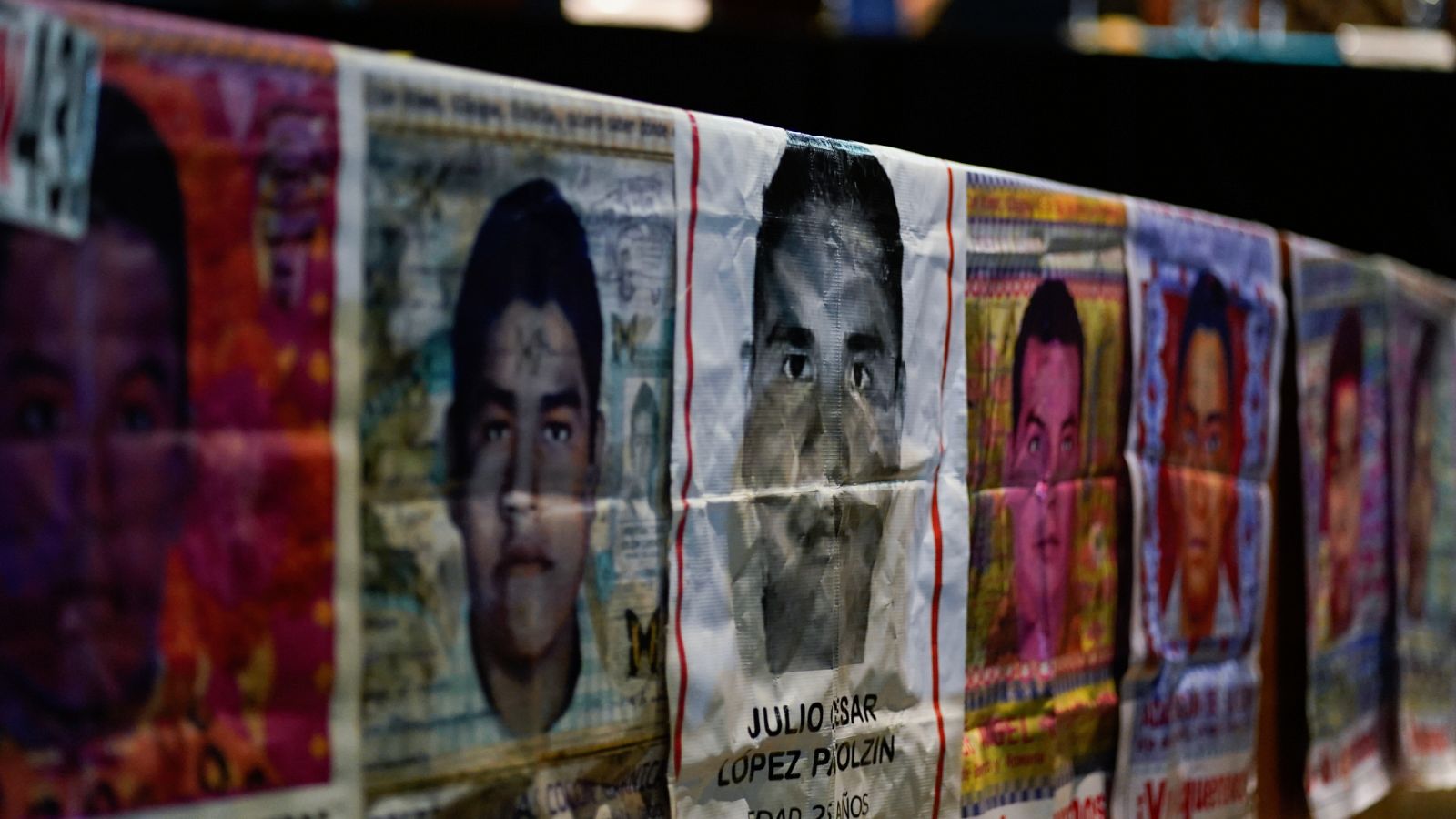 Cinco Continentes - Nuevos datos sobre los 43 estudiantes de Ayotzinapa - Escuchar ahora