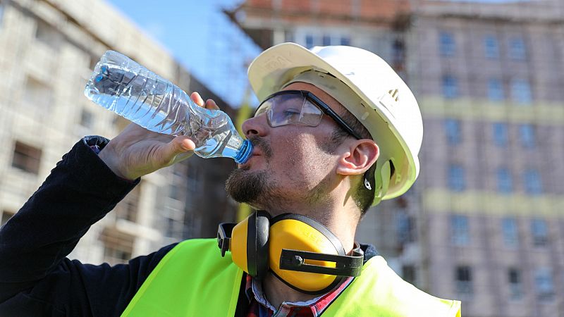 Por tres razones - Cómo son las inspecciones de trabajo para las olas de calor - Escuchar ahora