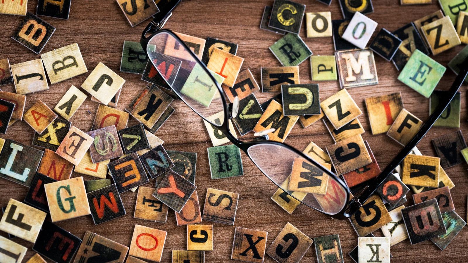 RAE Informa - Ortografía antietimológica - 27/07/23 - escuchar ahora