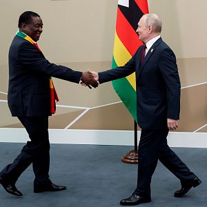 Cinco continentes - Cinco continentes - Putin busca aliados en África - Escuchar ahora