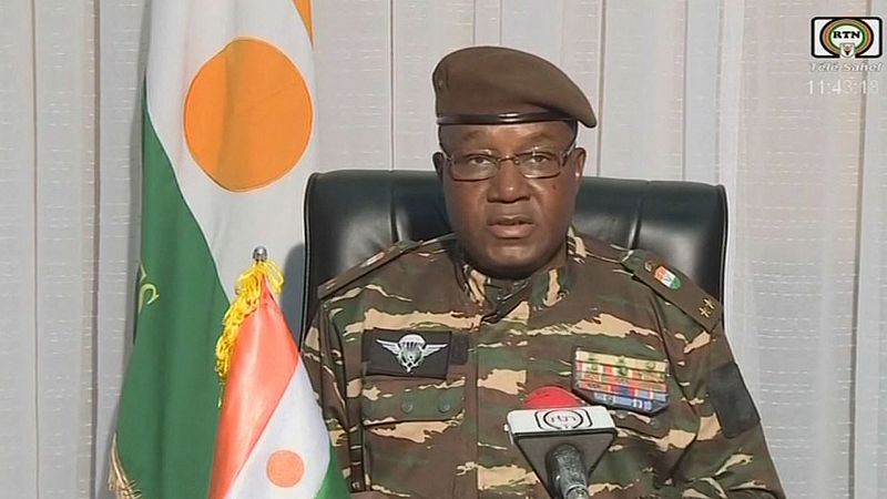 Cinco Continentes - Los golpistas de Níger consolidan su asonada - Escuchar ahora