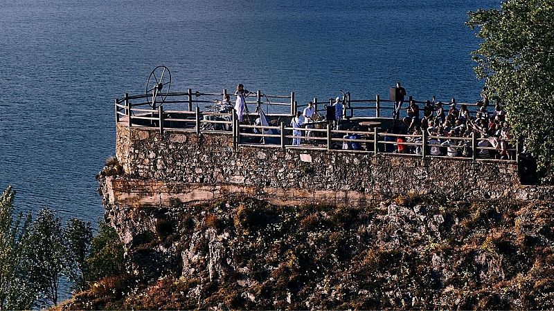 Por tres razones - Música en la dehesa y en la plaza del pueblo - Escuchar ahora