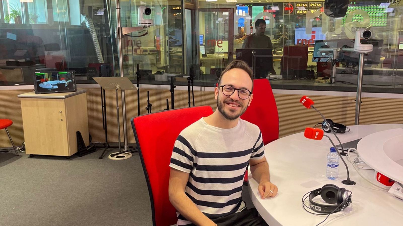 No es un día cualquiera - Alex Herrero presenta "Somos lengua" - Escuchar ahora