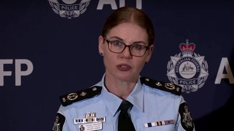 Cinco continentes - Un australiano acusado de más de mil delitos de abuso infantil - Escuchar ahora