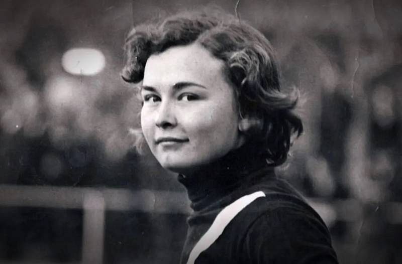 Por tres razones - Kubalita, futbolista en los 70: "No nos lo pusieron fácil" - Escuchar ahora