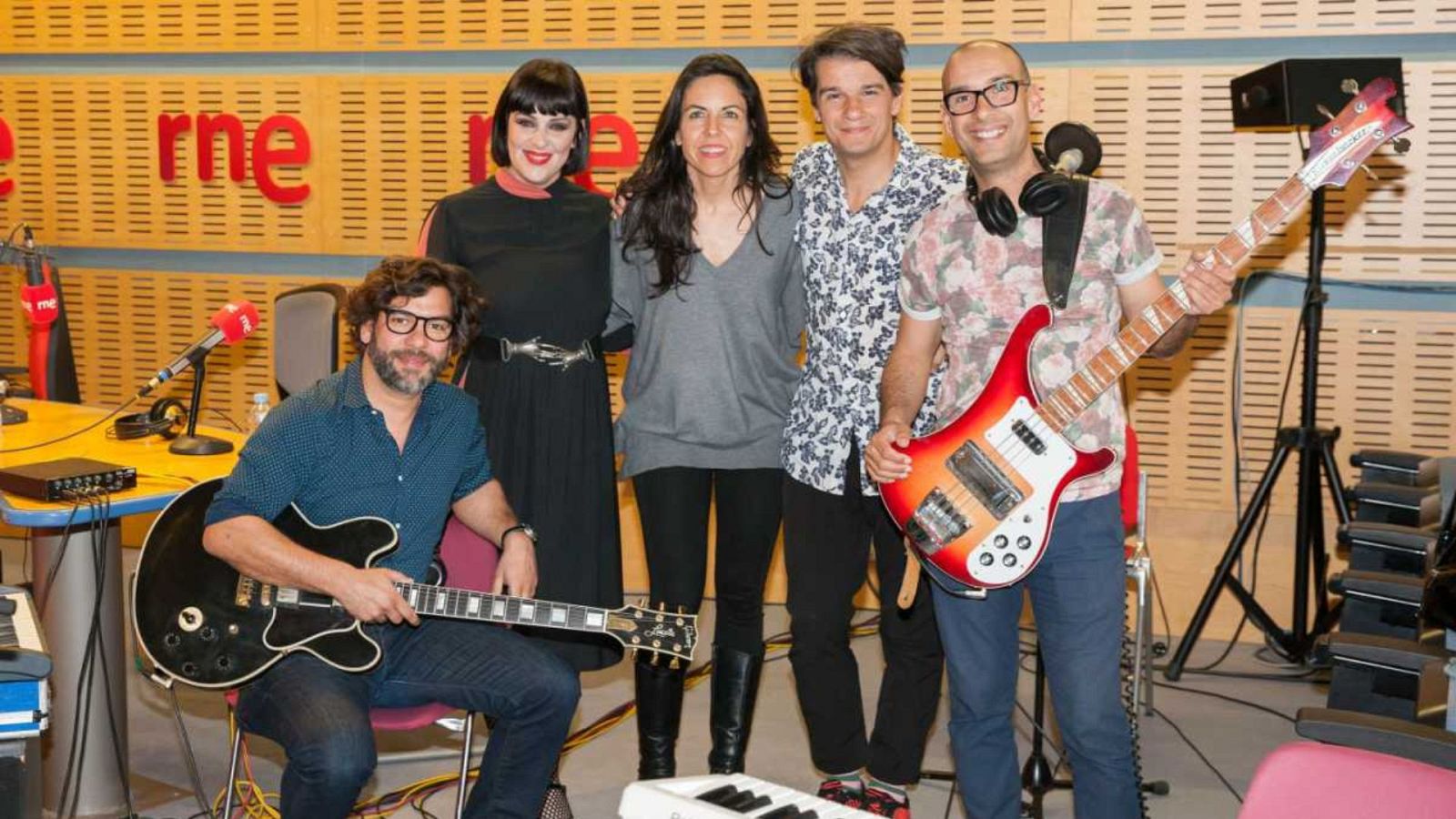 Fusión de coros y electrónica en The Gift