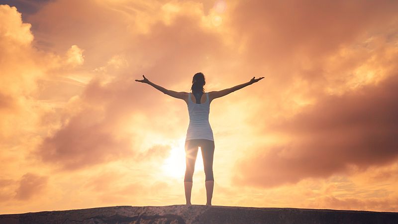 Por tres razones - "No pude ser periodista, por eso lo es mi protagonista" - Escuchar ahora