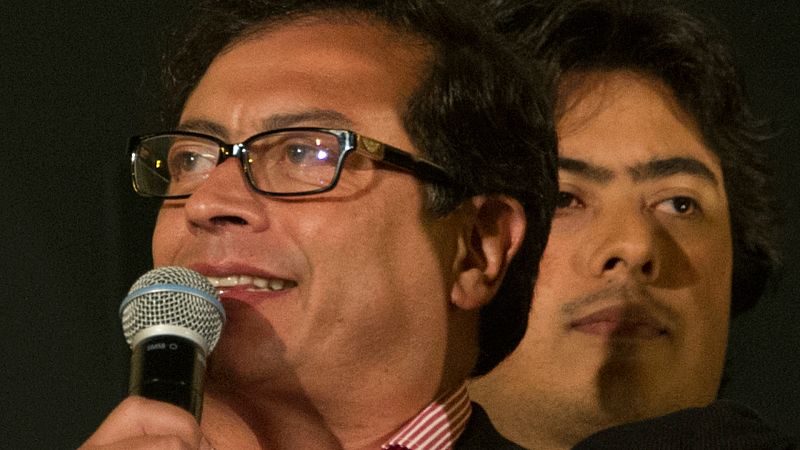 Cinco Continentes - Los Petro, en el ojo del huracán en Colombia - Escuchar ahora