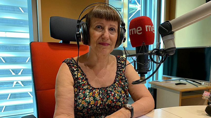 No es un dia cualquiera - Laura Pérez Vernetti: "El erotismo no es sólo el sexo" - Escuchar ahora