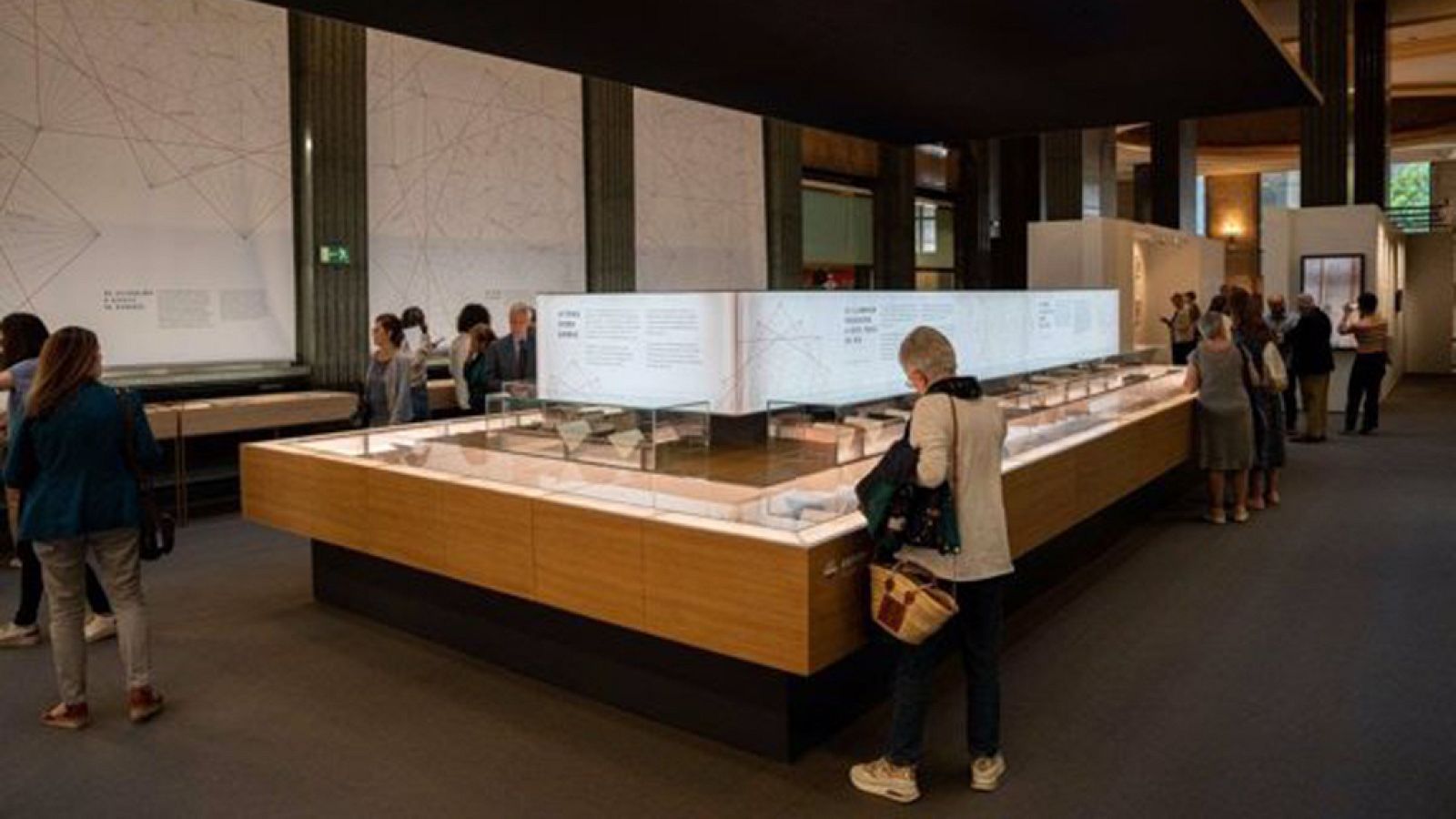 Punto de enlace - El Instituto Cervantes almacena un gran tesoro bibliogr�fico - 09/08/23 - escuchar ahora