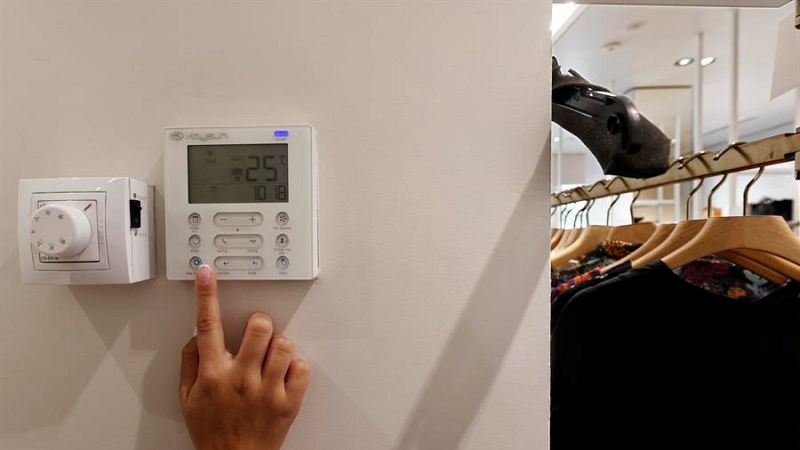 Las mañanas de RNE con Íñigo Alfonso - Los comercios hacen balance del primer año del decreto de ahorro energético - Escuchar ahora