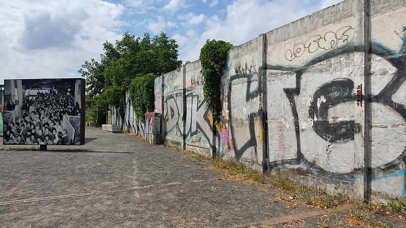 No es un d�a cualquiera - La vida de las otras con Beatriz Dom�nguez y el Muro de Berl�n - Escuchar ahora