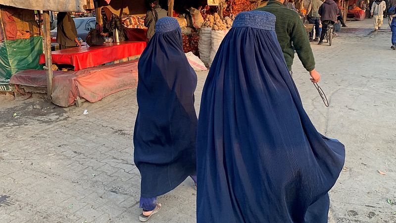 Las Mañanas de RNE - Dos años del régimen talibán en Afganistán: "Muchas mujeres viven amenazadas y en la clandestinidad" - Escuchar ahora