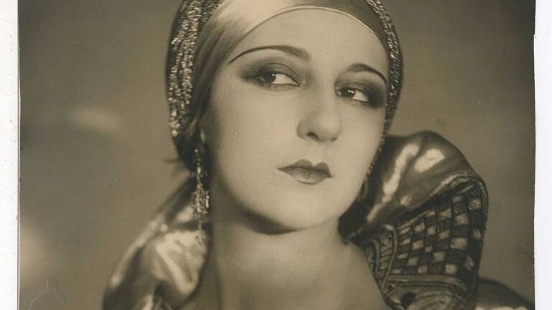 Por tres razones - Helena Cortesina, la primera directora de cine española - Escuchar ahora