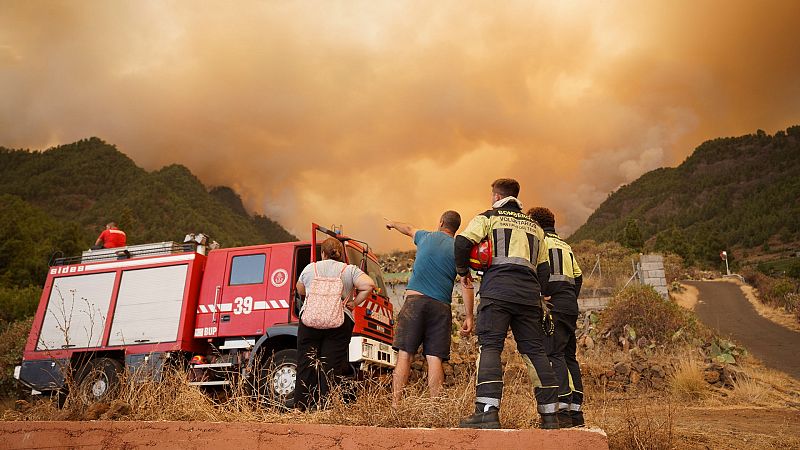 Las Mañanas de RNE - El incendio de Tenerife avanza sin control y ha arrasado ya más 1.600 hectáreas - Escuchar ahora