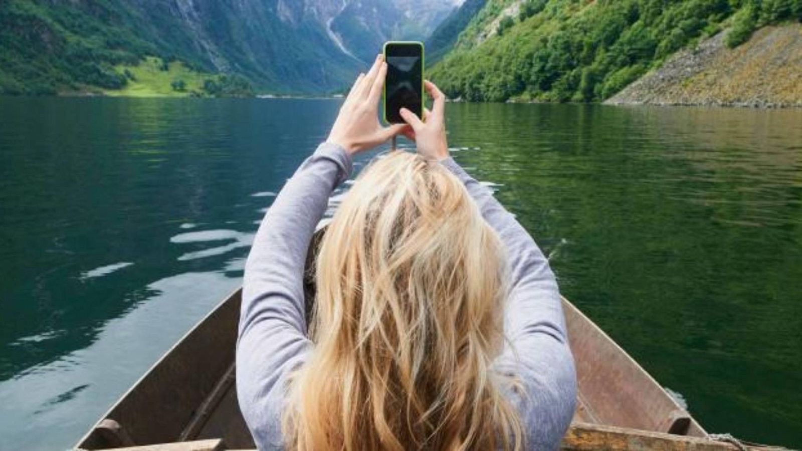 Protegemos tu privacidad -  Reservar vacaciones por internet de forma segura - 18/08/23 - escuchar ahora