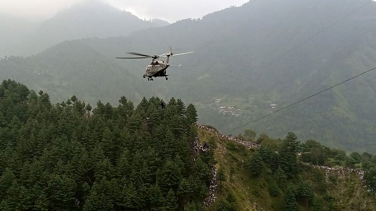Cinco Continentes - Varios niños atrapados en un teleférico en Pakistán - Escuchar ahora
