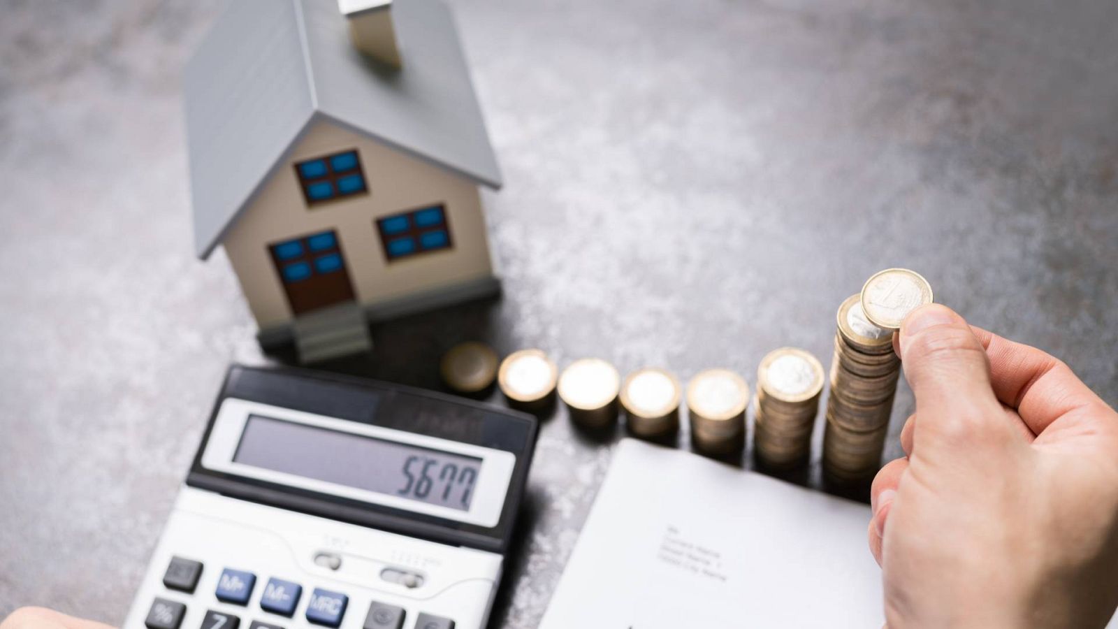 El gallo que no cesa - El arte de ahorrar con estrategia: Comprar una vivienda - Escuchar ahora