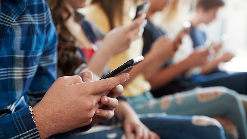 Las Mañanas de RNE -  Día del Internauta: "Los adultos también están conectados todo el tiempo, no solo los adolescentes" - Escuchar ahora