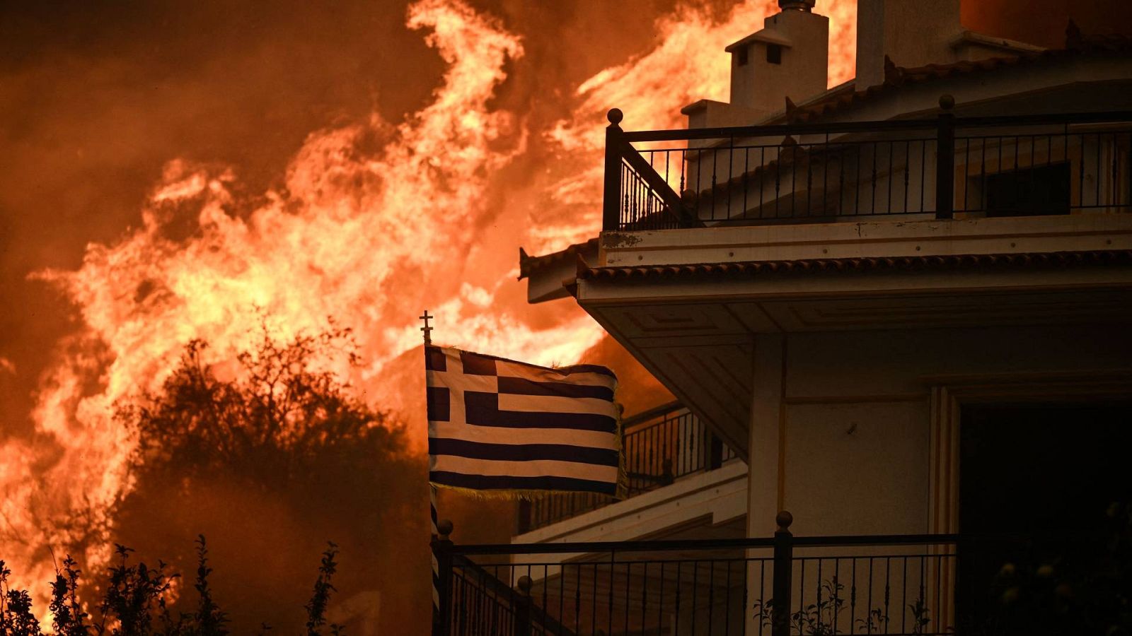 Crónica internacional - Los incendios arrasan Grecia - Escuchar ahora