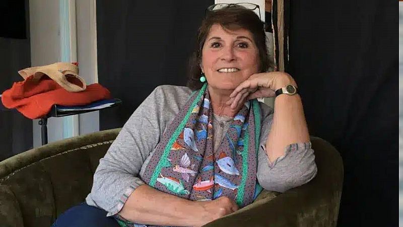 Libros de arena - Ana M� Briongos y 'Mi cuaderno morado' - Escuchar ahora