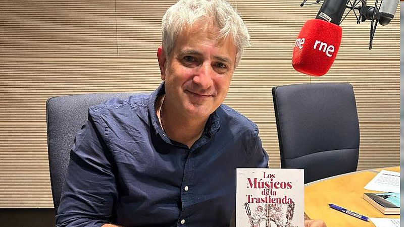 Libros de arena - Chema Domenech y 'Los músicos de la terastienda' - 03/09/23 - Escuchar ahora