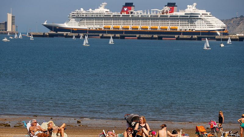 Las Mañanas de RNE - Carlos Abella, secretario general de la Mesa de Turismo: "Una vez más, el turismo es el motor que tira de la economía de nuestro país" - Escuchar ahora