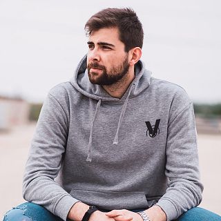 Adrian Quintana de El V Elemento