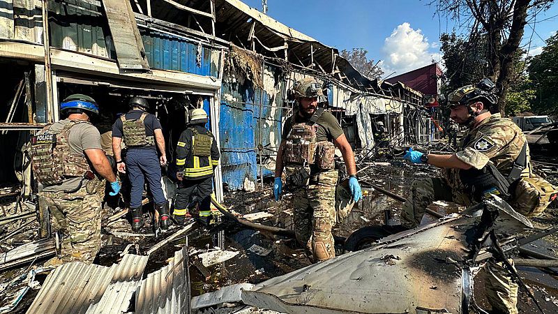 Cinco Continentes - Al menos 17 muertos en un ataque ruso en Ucrania - Escuchar ahora