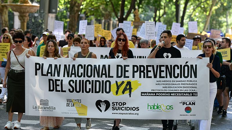Informativos 14 Horas Fin de Semana - Stop suicidios: "Llevamos 3 años batiendo récords de suicidios en España y los políticos rechazan el plan nacional para prevenirlos" - Escuchar ahora