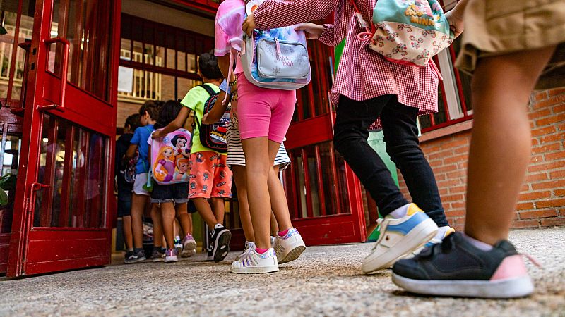 Las Mañanas de RNE - Benjamín Ballesteros, Fundación ANAR: "El 6% de los alumnos sufre acoso escolar" - Escuchar ahora