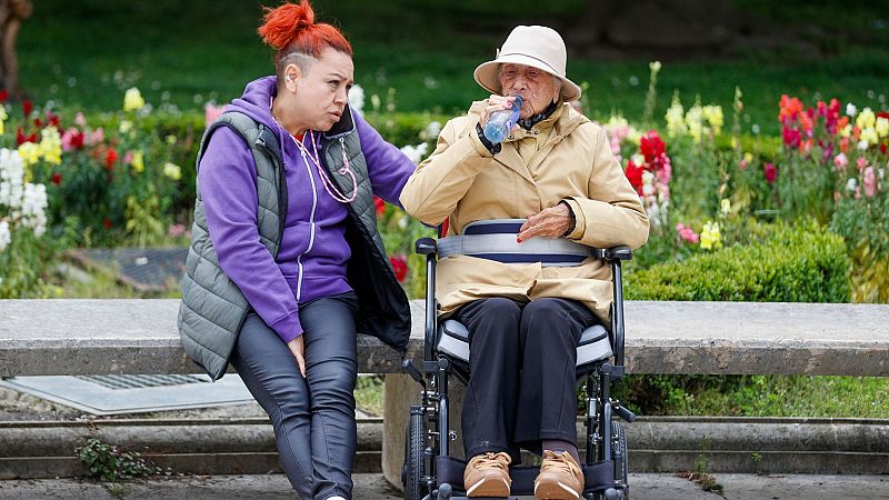 España a las 8 Fin de semana - Más de dos millones de personas sufren soledad no deseada: "España no está preparada para todo este volumen de personas mayores" - Escuchar ahora