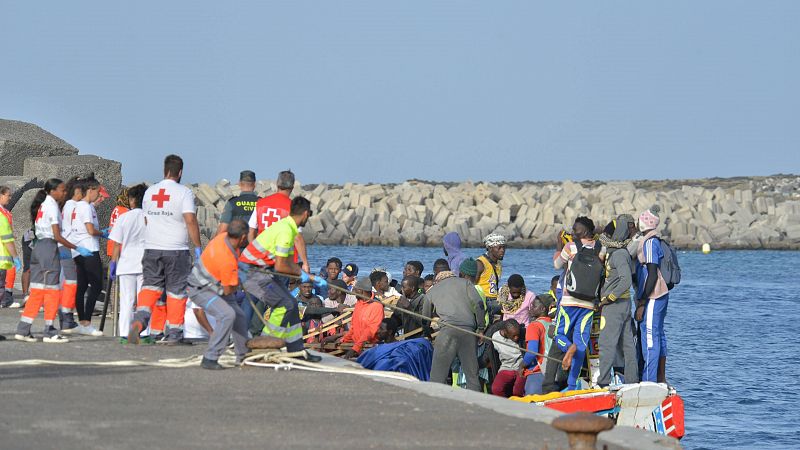 Las Mañanas de RNE - Fernando Clavijo, presidente de Canarias: "El Hierro ya se está convirtiendo en Lampedusa" - Escuchar ahora