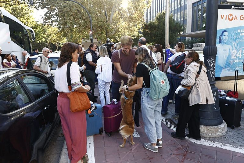 Llegan a casa  los primeros valencianos evacuados de Israel 11/10/23 - escuchar ahora