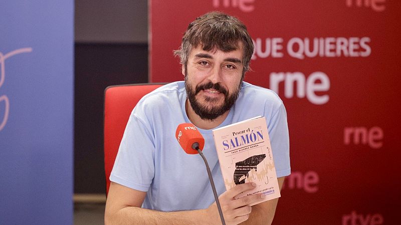 Mañana más - Yago Álvarez analiza la prensa salmón, sus bulos y narrativa - Escuchar ahora