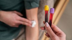 Con bata blanca - ¿Puede detectarse el cáncer con un análisis de sangre? - 20/10/23
