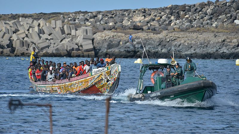 Las Mañanas de RNE con Íñigo Alfonso - Oleada migratoria en Canarias: "Hay que centrarse en el dispositivo cuando llegan a puerto" - Escuchar ahora