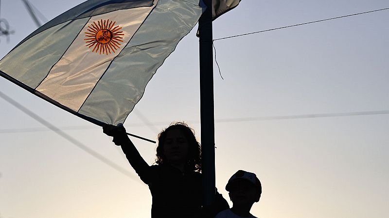 Cinco continentes - Dos días para que Argentina tenga nuevo presidente - Escuchar ahora