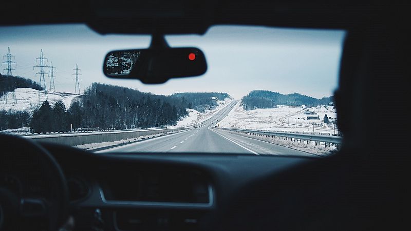 Seguridad vial en Radio 5 - Cómo afecta el frio a la carretera y a los neumáticos - Escuchar ahora