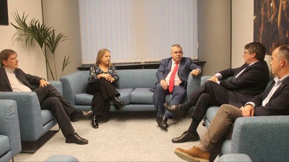 PSOE i Junts miren de superar la desconfiana mtua mitjanant un mediador